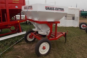 Fertilizadora Grass-Cutter MB 1500