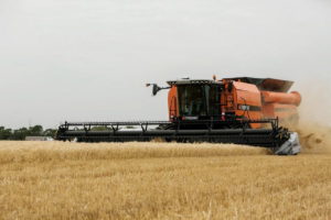 The Tribine harvester introduces an integrated harvesting and grain storage system, reducing reliance on auxiliary equipment and improving field efficiency. However, high investment costs and operational adjustments limit its suitability to large-scale farming operations.