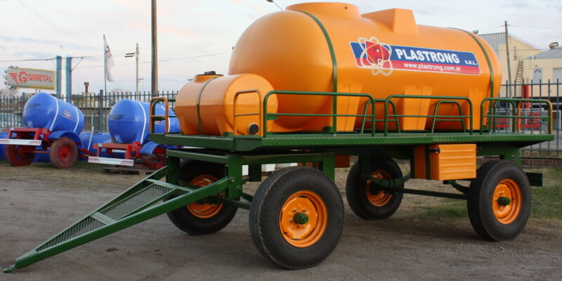 Acoplado tanque Plastrong