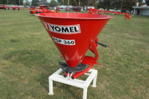 Fertilizadora Yomel RSP 360, con acople de 3 puntos, tolva de 360 litros y sistema de distribución monodisco (8/10 metros).