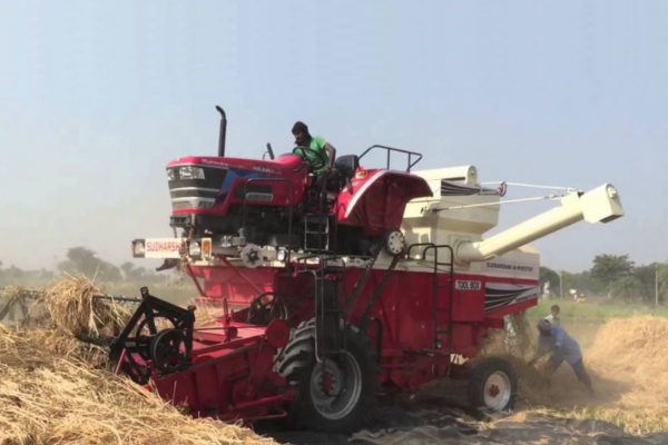 Tractor-cosechadora Mahindra Harvestor