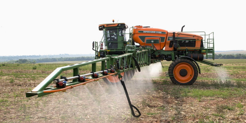 Pulverizadora autopropulsada Stara Imperador 3100