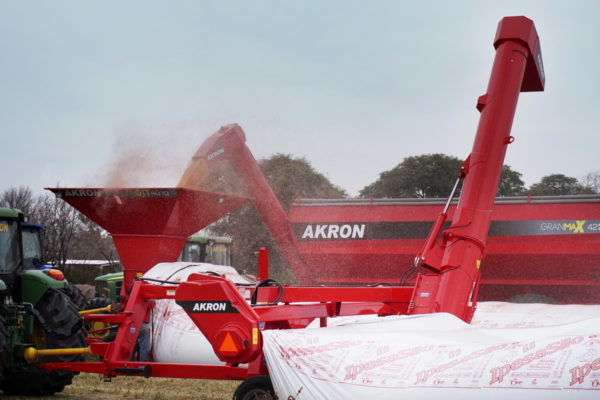 Embolssadora de granos Akron GTT4010