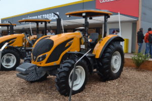 Tractor Valtra A84S