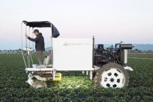 Invertirá U$S 7,5 millones en la empresa Advanced Farm Technologies para desarrollar un equipo de agricultura robótica.