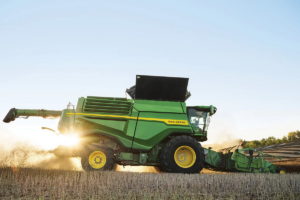 The X9 platform integrates higher engine efficiency, upgraded driveline components, and advanced automation to maximize harvesting productivity.