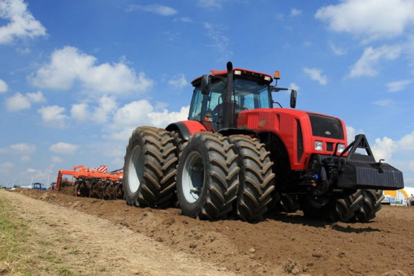 Tractor Belarus 3525