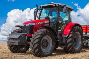 Massey Ferguson dispone en el mercado local de los tractores de la Serie MF 6700R con transmisión Dyna-4 (16+16 velocidades). La línea incluye los modelos 6712R (125 HP) y 6713R (135 HP).