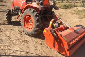 A través de Mojón Uno, su representante oficial en Argentina, agregó nuevos implementos para armar unidades productivas con los tractores.