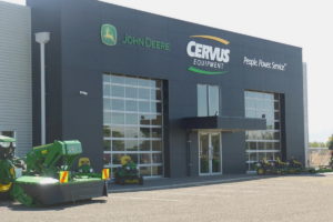 La cadena de origen canadiense, que trabaja con la marca John Deere, compró Cervus en U$S 302 millones. La operación le permite expandirse en distintos mercados internacionales.