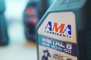 AMA Oil & Cia. es una empresa de Berazategui (Buenos Aires), dedicada al desarrollo, producción y comercialización de lubricantes, grasas y accesorios para máquinas agrícolas, automóviles y otras indistrias.