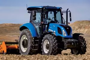 Tractor New Holland T5.100S, con motor de 98 CV y transmisión Semi Powershift de 16+16 velocidades con inversor.