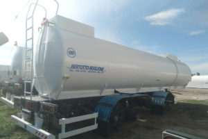 Es apto para el transporte de diferentes líquidos y se produce en capacidades de 12.000 a 35.000 litros.