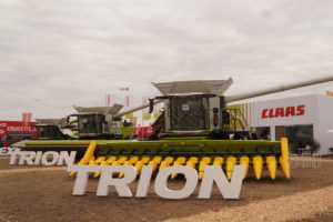 Claas presentó en Argentina las cosechadoras Trion, la última tecnología desarrollada por la empresa a nivel global para la recolección de granos. Vienen en versiones de 326 a 427 CV, con sistema trilla híbrido y elevadfas prestaciones.