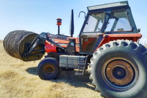 La gama cubre distintas potencias de tractor y adiciona accesorios para trabajar en ganadería y en logística agrícola.
