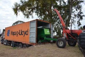 La empresa debuta en el mercado africano con un primer embarque de tolvas semilleras.