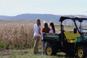 En la nueva edición, la familia bonaerense Erice, usuaria de equipos John Deere, cuenta cómo la Agricultura Digital cambia su forma de trabajar.