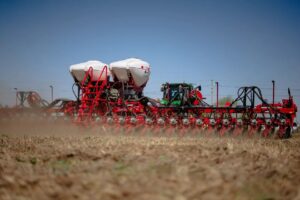 Se vendieron 3.330 equipos nuevos en Argentina, con una caída de -8,2% respecto a Enero-Marzo de 2025.