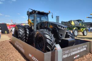 Presentó en Expoagro el prototipo de lo que será su línea de tractores nacionales de Alta Potencia con transmisión CVT.