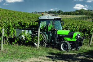La oferta disponible incluye 6 series de tractores, con 18 modelos. Cubren un rango de potencia de 25 a 110 CV y configuraciones para trabajos agrícolas, cultivos regionales y tareas de mantenimiento.