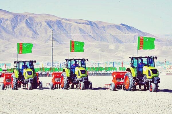 Tractores triciclo Claas en Turkmenistán