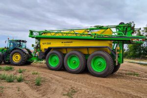 Las megapulverizadoras constituyen un nicho de mercado que crece en países donde aplican fertilizantes líquidos. Conocé los modelos más grandes que se fabrican en el planeta.