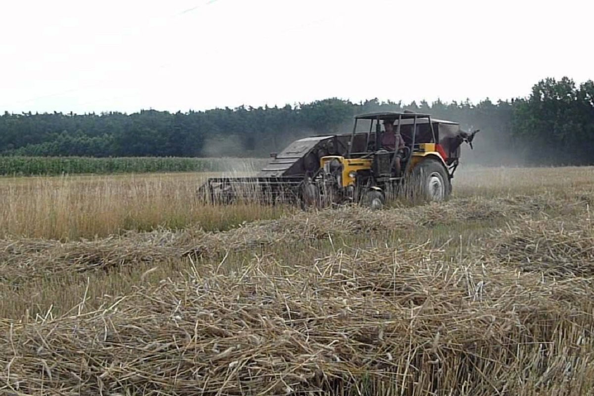 Zachowany traktor-kombajn w Polsce