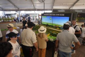 Junto a Pla, exhibirá las tecnologías de conectividad para Argentina y presentará la realidad virtual de John Deere Operations Center.