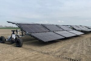La compañía neerlandesa H2arvester disenó una singular plataforma robótica que se qalimenta de energía solar. Ofrece 12 metros de ancho de labor y puede trabajar con implementos para desmalezado mecánico, acondicionamiento de suelos, riego y combate de plagas.