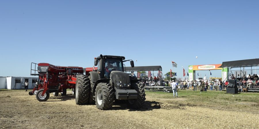 Tractor Valtra en Expoagro 2024