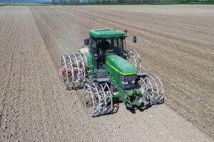 French manufacturer Somac has engineered cage-type tractor wheels designed for operation in flooded fields such as rice paddies, while also supporting tillage tasks in challenging soil conditions.The solution improves traction in waterlogged environments and enables additional uses, including residue incorporation and operation on uneven terrain.