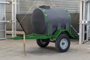 Son modelos de un eje, en versiones de 750, 1.100 y 1.500 litros. Permiten transportar una amplia gama de insumos.
