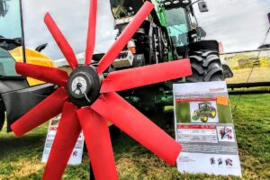 Incorpora a su portfolio comercial el equipo que invierte automáticamente el flujo de aire para mantener limpia la parrilla de tractores, cosechadoras y otros equipos. Mirá el video.
