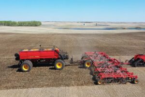 El nuevo carro tolva Seed Hawk PD 1350, presentado por la empresa sueca Vaderstad, se convirtió en el air cart más grande del planeta, con 47.570 litros de capacidad.,