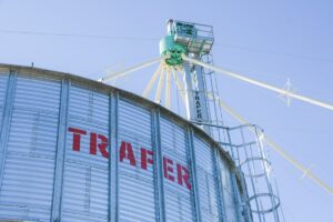 Resuelve diferentes proyectos, desarrollando todo tipo de plantas de silos, tanto para granos como para fertilizantes.