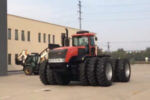 El modelo KAT4404 de Xuzhou presenta una estructura modularizada y ejes propios de maquinaria de construcción. Mirá el video.