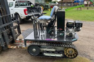Bustinza Goma desarrolló el minitractor Tracker Max, un vehículo multifunción que se desplaza sobre orugas.