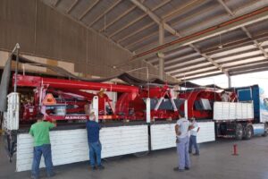 De la mano del concesionario Servicios Agromalleco vuelve a introducir sus productos en el vecino país. El embarque del regreso se integró con embolsadoras 2230.