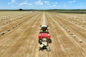 Massey Ferguson presentó en Estados Unidos la rotoenfardadora 1436DB. Cuenta con doble cámara y permite confeccionar dos fardos al mismo tiempo.