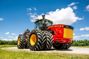 Tras la compra de Bühler Industries, el grupo turco ASKO Holding inició el proceso de absorción de los tractores Versatile.