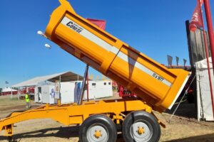 Ofrece una capacidad de carga de hasta 20.000 litros y permite trabajar en el agro o en otros sectores, como la construcci&oacute;n.