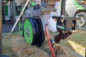 Permite incorporar las funcionalidades que el cliente requiera, como el tapador o el control de profundidad, por ejemplo.