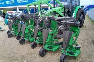 Se basa en sensores que, tras la detecci&oacute;n de las malezas, mueven las h&eacute;lices sobre el surco para cortarlas, evitando afectar al cultivo.