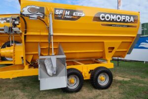 Vienen en versiones de 10.000 a 16.000 litros de capacidad, configurados para mezclas de picado fino o con un sinf&iacute;n inferior tipo cutter para el procesamiento de fibra.