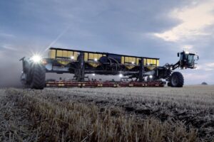Junto a la empresa canadiense K-Hart está probando el sistema Gent Undercut que replica el sistema de colocar las semillas sin remoción de suelo.