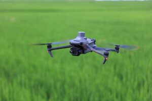 La compañía propone un uso complementario de los drones con las punverizadoras de la marca para hacer una aplicación localizada de los herbicidas, con un ahorro de hasta el 80% en agroquímicos.
