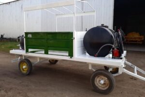 Armó un depósito de 360 m2 que le permite ordenar los insumos que requiere cada puesto de trabajo.