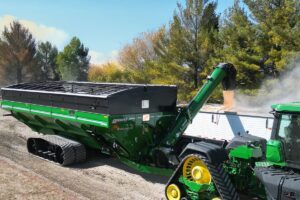 Recent launches of grain carts exceeding 100,000 liters confirm a global shift toward higher-capacity harvest logistics solutions. The trend reflects structural changes in farm scale, harvesting speed, and cost pressures, positioning grain carts as a central component of field efficiency.