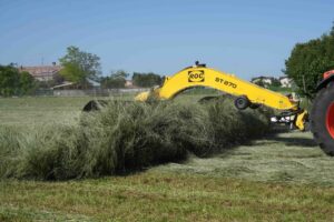 La compañía italiana es reconocida a nivel mundial por sus rastrillos agrupadores de hileras con sistema tipo draper.