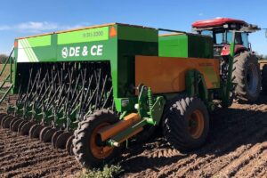 De&Ce es una empresa de Armstrong (Santa Fe), dedicada a la fabricación de sembradoras e implementos agrícolas.